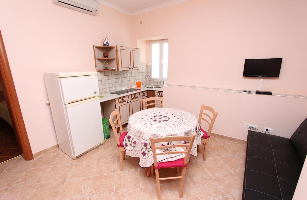 Apartments Casa Menis 로비니 객실 사진