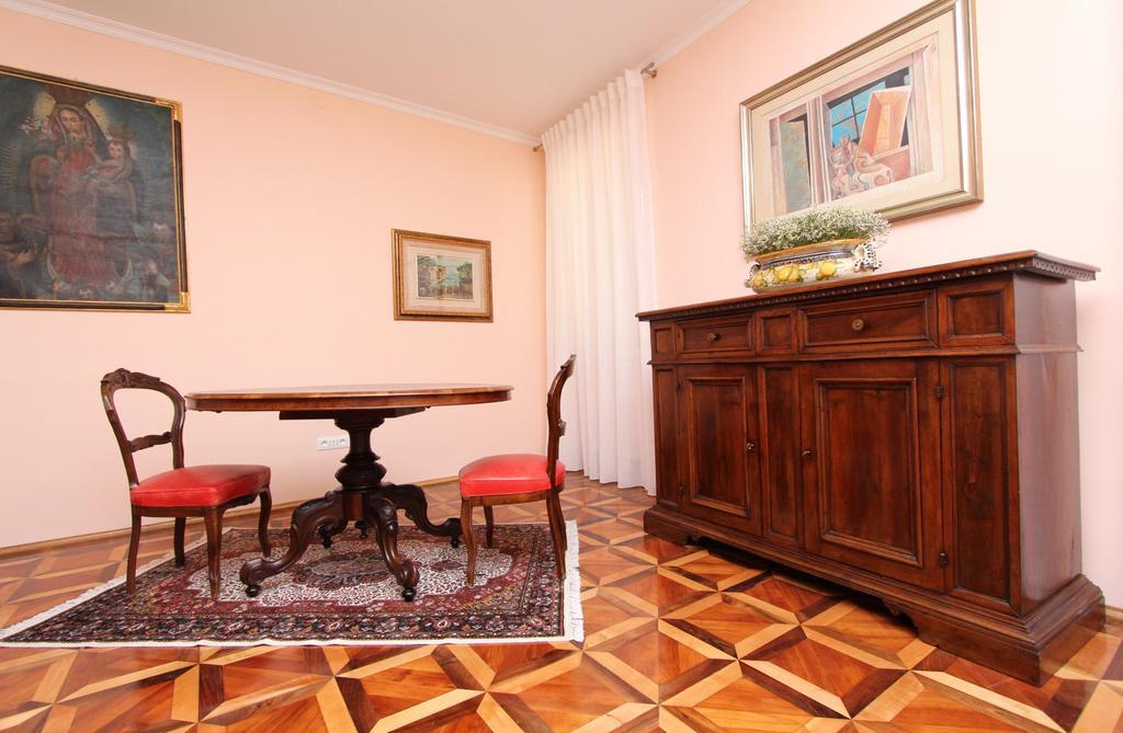 Apartments Casa Menis 로비니 객실 사진