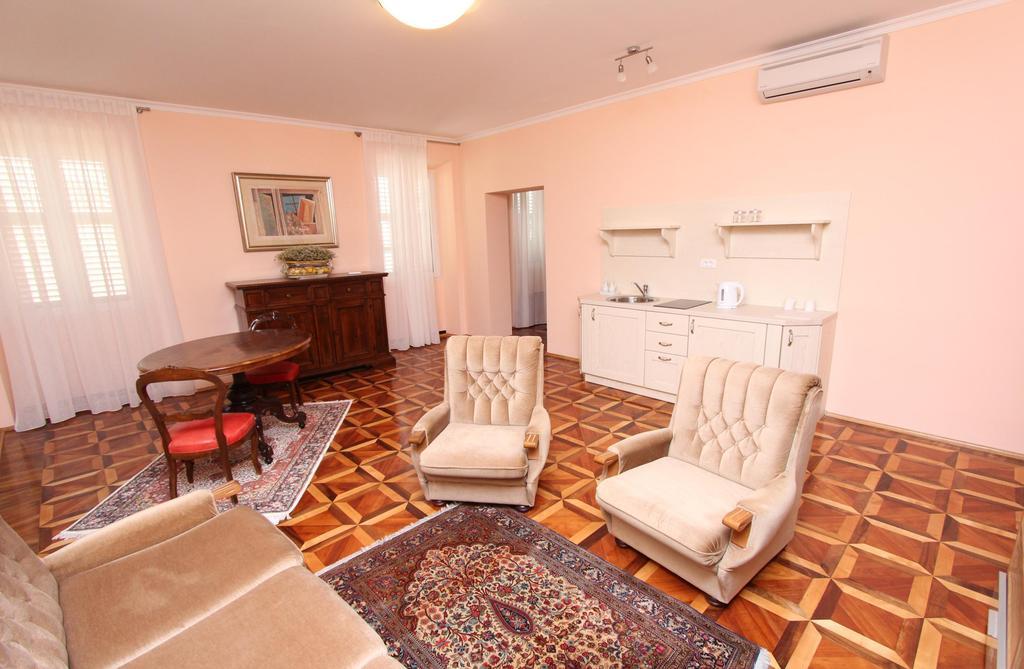 Apartments Casa Menis 로비니 객실 사진